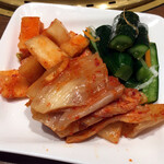 焼肉 鶯谷園 - キムチ盛り合せ825円