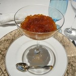 シュマン - 人参のムースとコンソメジュレ、北海道産うに添え