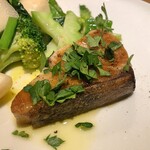 スガハラ - 北海道 日高 鰤 ソテー + 米沢 ブロッコリー & 長葱 & 蕪 & オクラ & 浅葱（アップ）