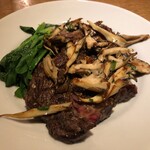 スガハラ - ニュージーランド 牛リブロースのグリル + 秋田 原木舞茸 + 米沢 ほうれん草（アップ）