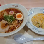 ポッポ - 醤油らーめん✨半炒飯とドリンクセットで820円✨化学調味料っぽいお味ではありますが、昔から安定のポッポレベル♬関東のものとはスープの味が異なるので地域でベースを変えているのかも。