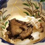 馳走 啐啄一十  - ④炙り舞茸(山形県産)、蒸し渡り蟹(広島県福山産)、白芋茎
      産卵期は春～夏、雄蟹の旬は夏～秋
      雄蟹は雌蟹より身の甘みが強いのが特徴
      シンプルに蟹の穏やかな旨みをジッと味わう
      舞茸の薫りも素晴らしい