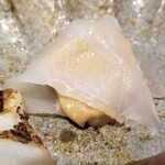 馳走 啐啄一十  - ⑧皮剥(広島県江田島産、1日寝かせ)、皮剥の肝
      産卵期は初夏～夏、旬は秋～冬
      コリッ感を残しつつ旨みを引き出す仕上げ
      肝を寝かせるのは相当難しいが、丁寧な血抜きで可能に、力強いコクと旨みがあります