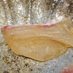 馳走 啐啄一十  - ⑪醤油洗い真鯛(山口県周防大島産、3日寝かせ)
      産卵期は冬～春、旬は初夏～初冬
      モチッとしつつも弾力のある食感、寝かせによる引き出された旨み、オリジナル醤油の旨みと合わせて楽しみます