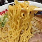 味噌ラーメン 山岡家 - 中太縮れ麺