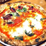 Pizzeria Romano e Marino - スタッフさんのご提案で、マリナーラ（アラビアータ）とマルゲリータ（ノーマル）半分づつ　それぞれの60％の料金にプラス220円を追加します。計2,140円