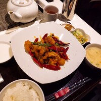 御膳房 六本木店 - ⚫若鶏の唐辛子揚げ炒めランチ