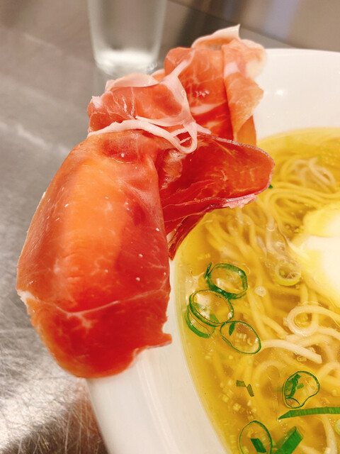 黄金の塩らぁ麺 ドゥエ イタリアン 東急プラザ渋谷店 Due Italian 渋谷 ラーメン 食べログ
