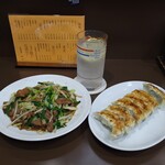 Juen - ニラレバ炒めと焼餃子とレモンハイ