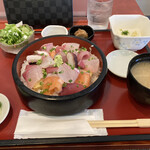 マルヤス - 海鮮丼と冷奴　1000円