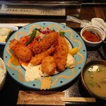 五味五感ちきんらいす - お魚フライのセットご飯大盛りカキフライと小カニクリームコロッケ追加