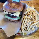 ハリオ商店 - チーズバーガー