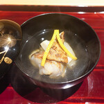 銀座 しのはら - 松茸と赤甘鯛、焼いて炊いた長芋のマグロだしお椀