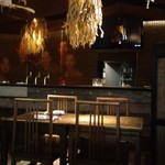 巴馬ロハスカフェ - とうもろこしの皮を使った照明が個性的