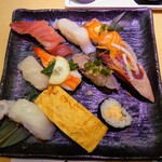 さんきゅう水産 - 令和3年10月 ランチタイムサービスセット
にぎり10貫＋赤だし 869円