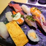 さんきゅう水産 - 令和3年10月 ランチタイムサービスセット
にぎり10貫＋赤だし 869円