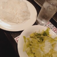 紅花別館 - ごはんとサラダ