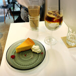 リュモンコーヒースタンド - チーズケーキセット　¥1,040税込
            エスプレッソトニック