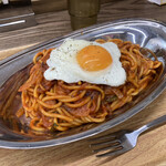 スパゲッティーのパンチョ - ナポリタン 並盛り 玉子トッピング