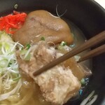 Yama Goya Kafe Kaze No Michi - 島豚３種のせ沖縄そばのスジ肉❓️