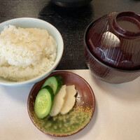 大和榛原牛 うし源 本店 - ご飯とお味噌汁