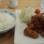 Dainingu Kicchin Kudou - ランチのカキフライ（850円）。