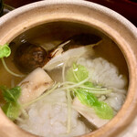 Kichisei - 王道の松茸、鱧、銀杏、三つ葉の土瓶蒸し。出汁が素晴らしい。