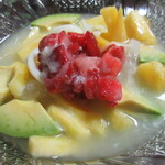 Warung Berkah Jaya - Es Campurの中から、いろんなフルーツが！