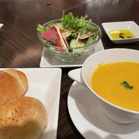 フェリエ - ランチのパン/スープ/サラダ