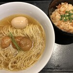 麺屋一燈 - 秋の帆立出汁塩ラーメンと干し貝柱のバター醤油炊き込みご飯+味玉