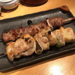 Washoku Izakaya Uokichi Torikichi - 鶏もも串・カシラ串