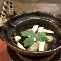 鮨 そえ島 - ＊お出しの味わいがいいこと。松茸は国産ではないそうですが、食感も楽しめますし頂けることが嬉しい。 銀杏も大きい。