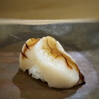 鮨 そえ島 - ◆帆立、出汁漬け・・帆立が厚く、これ秀逸。出汁につけることで、より旨味を感じとても美味しい。