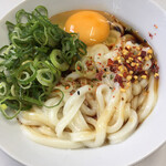 Mishima Seimenjo - 熱いうどん小150円＋生卵40円