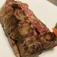 鉄板焼katakago - やっぱり牛肉はウンマイ