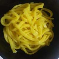 広尾はしづめ - お土産のはしづめ製麺さんのうどんを茹でてみました。担々麺の麺よりうどんの方が美味しいかもしれません。