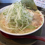 しゅんしゅんめん - 塩ラーメン1050円（トッピング:背脂＋50円、半チャーシュー＋100円、白髪葱＋150円）