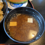みひろ - 魚の出汁が出てて美味しい味噌汁。