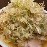 らーめん 七彩飯店 - ネギラーメンアップ