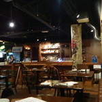 ラグナビーチ - 広い店内