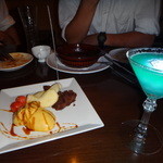 ラグナビーチ - バースデー用のデザートとカクテル