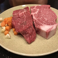 ステーキハウスハマ 六本木本店 - 人数がいればヒレとサーロインをハーフで
                    サーブしていただけます！良きサービス！！