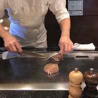 ステーキハウスハマ 六本木本店 - 鉄板焼きのライブ感！
                    緊急事態が明けて本当に良かったね…