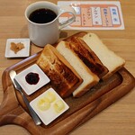 プラススクエア - 食パン食べ比べ(495円)
            ブレンドコーヒー(Lサイズ 440円)