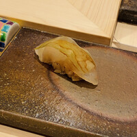 鮨 銀座 おのでら - ヒラメの昆布締め