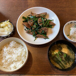 洋々軒 - 料理写真:レバにら定食