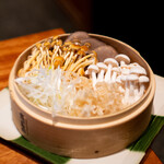 のどぐろ専門 銀座中俣 はなれ - 黒アワビタケと秋木の子、 のどぐろしゃぶしゃぶ 肝ダレを添えて