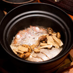 のどぐろ専門 銀座中俣 はなれ - のどぐろと松茸の土鍋ご飯