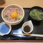 すしめん処 大京 - 月見ねぎとろ丼味噌汁付き