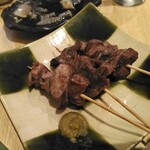 烏賊 鮨ダイニング 鮮助 - ・マグロ喉肉焼き
      刺しも良いけど串焼きも良いね♪柚子胡椒が合う。